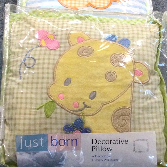 🦒🐒Set of three “Just Born” baby nursery diaper stacker, pillow, wall hangings. - Picture 7 of 10